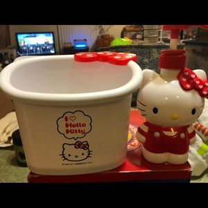 Sanrio HELLO KITTY 2 Pc Bathroom Wastebasket & Soap Dispenser
